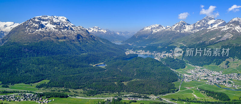 Muottas Muragl(2454米)，面向圣莫里茨和上恩加丁山谷(Graubünden，瑞士)